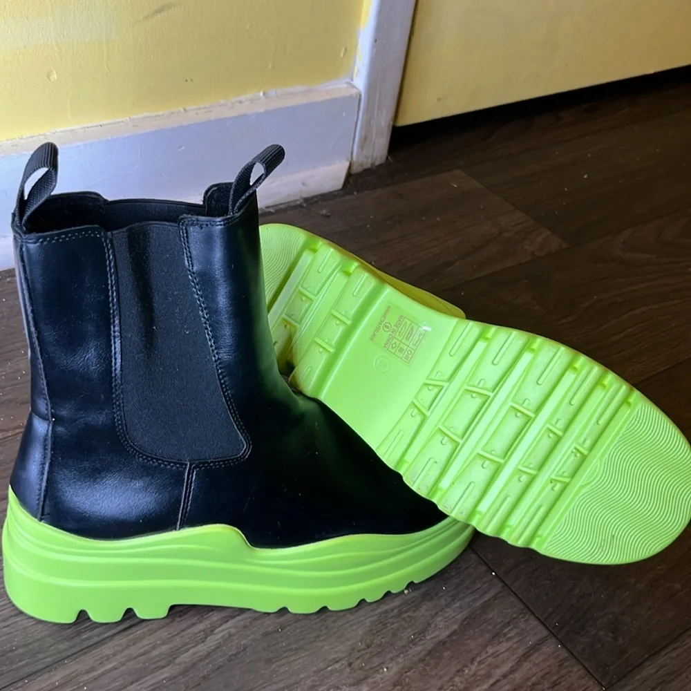 Women Platform Boots - Picture 6 of 6